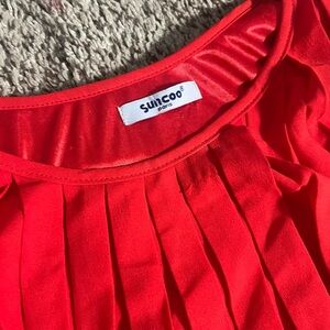 SUNCOO Vibrant Red Pleated Top